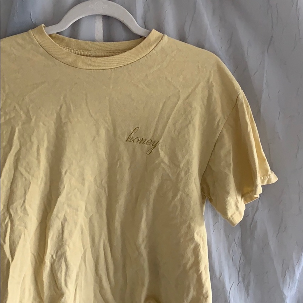 Brandy Melville HONEY 🍯🍯 Tshirt